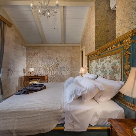 Villa Perina Biograd, Something Completely Different