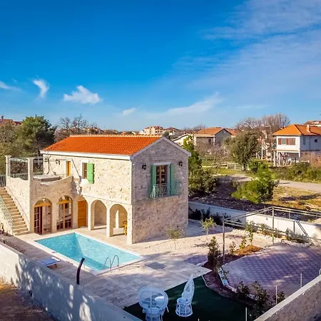 Perina Biograd, Something Completely Different Villa *