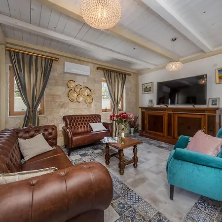 Villa Perina Biograd, Something Completely Different