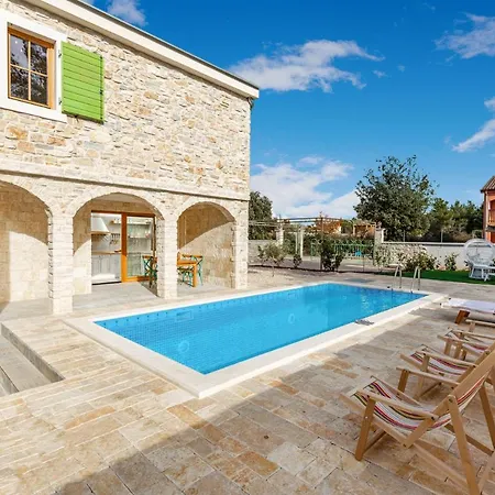 Perina Biograd, Something Completely Different Villa Biograd Na Moru