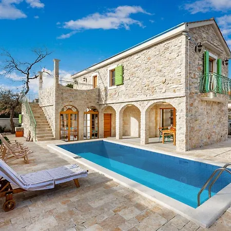 Villa Perina Biograd, Something Completely Different