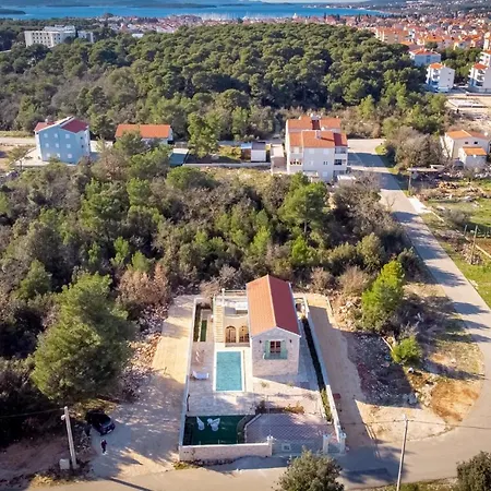 Perina Biograd, Something Completely Different *