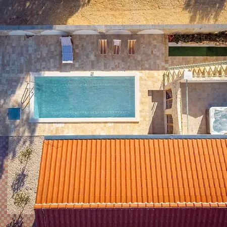 Perina Biograd, Something Completely Different *