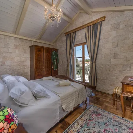 Perina Biograd, Something Completely Different Villa Biograd Na Moru