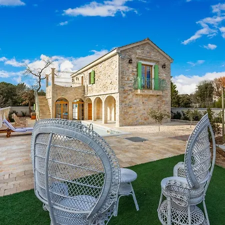 Perina Biograd, Something Completely Different Villa Biograd Na Moru
