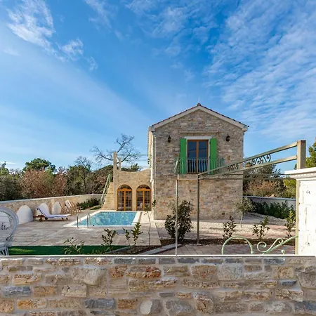 Perina Biograd, Something Completely Different Villa *