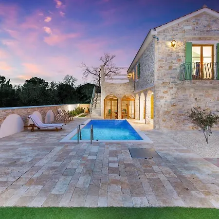 Villa Perina Biograd, Something Completely Different